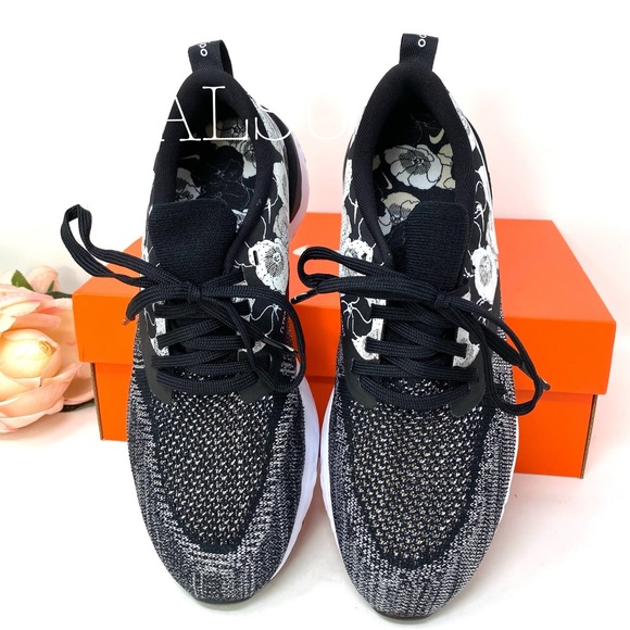 Nike Odyssey React 2 Flyknit FLR Black White W - Picture 3 of 8